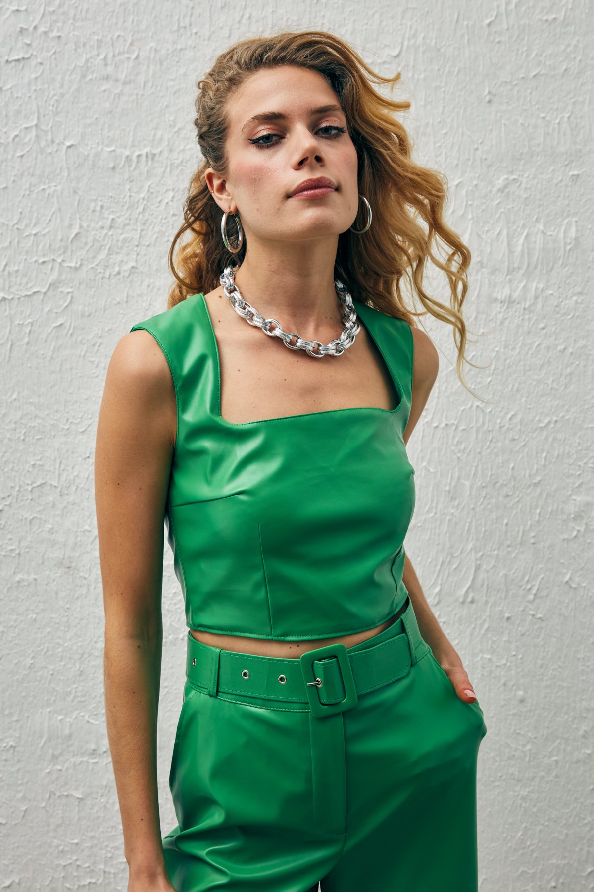 Kare Yaka Deri Crop Bluz - YEŞİL