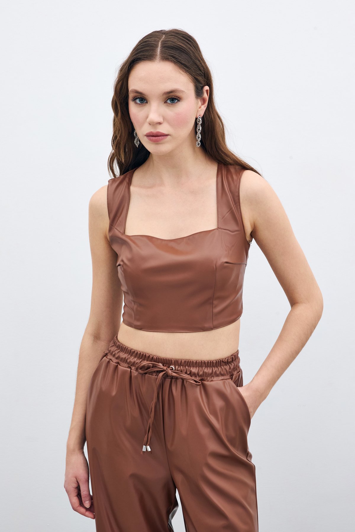 Kare Yaka Deri Crop - Kahve