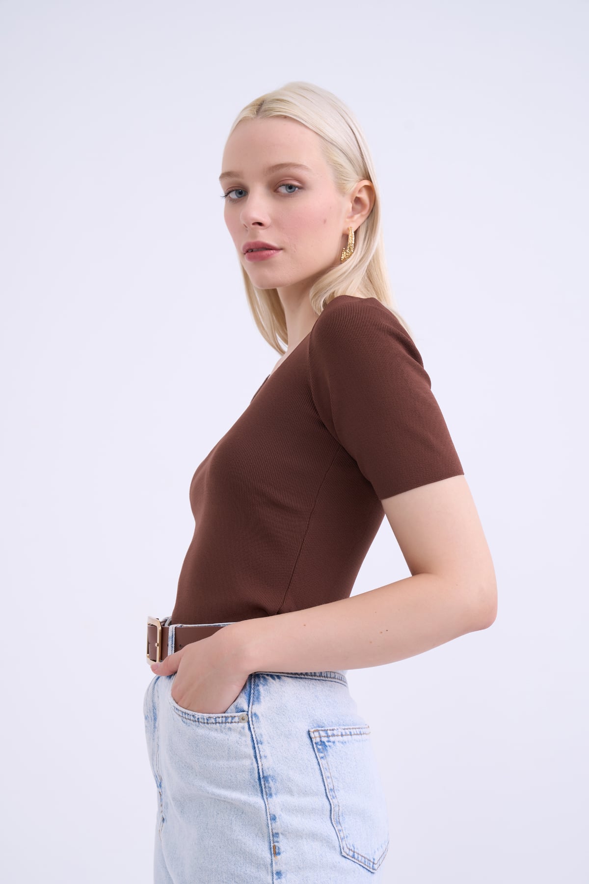 Square neck knit blouse - BROWN
