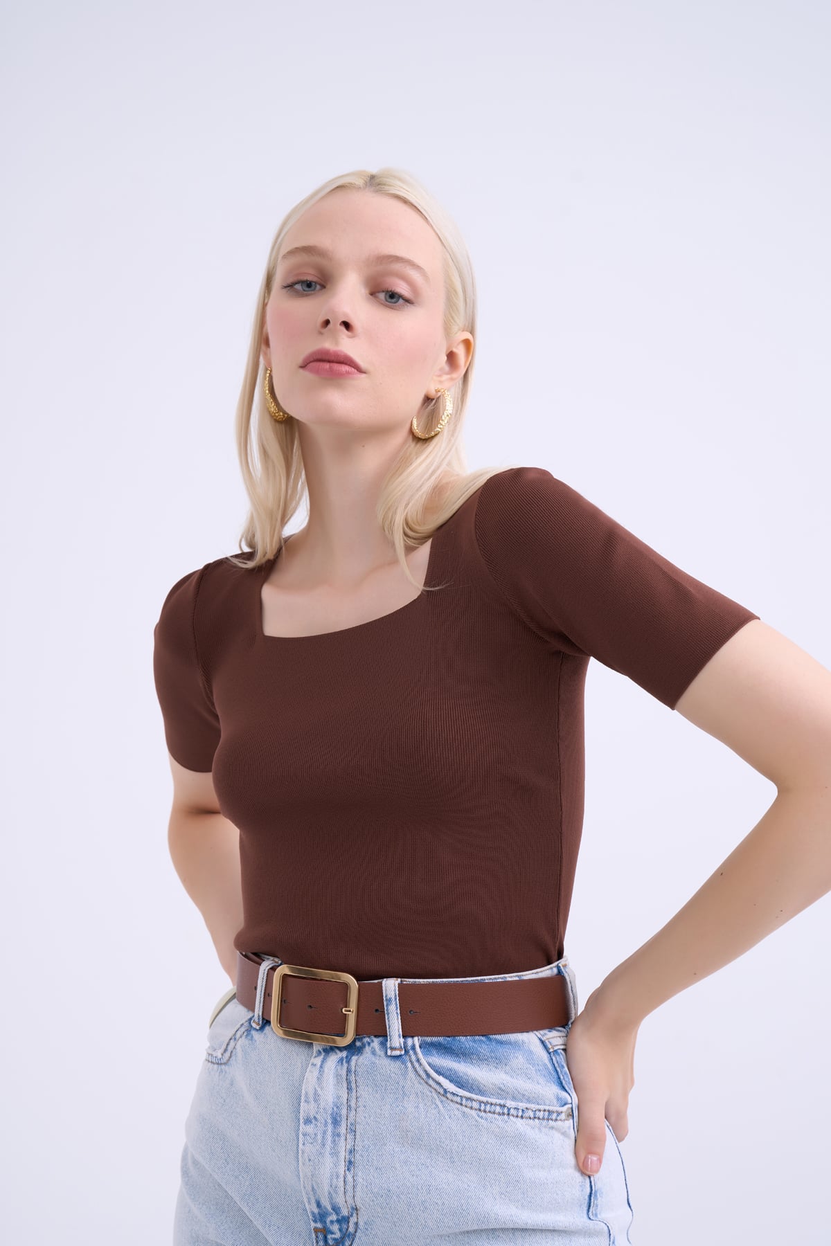 Square neck knit blouse - BROWN