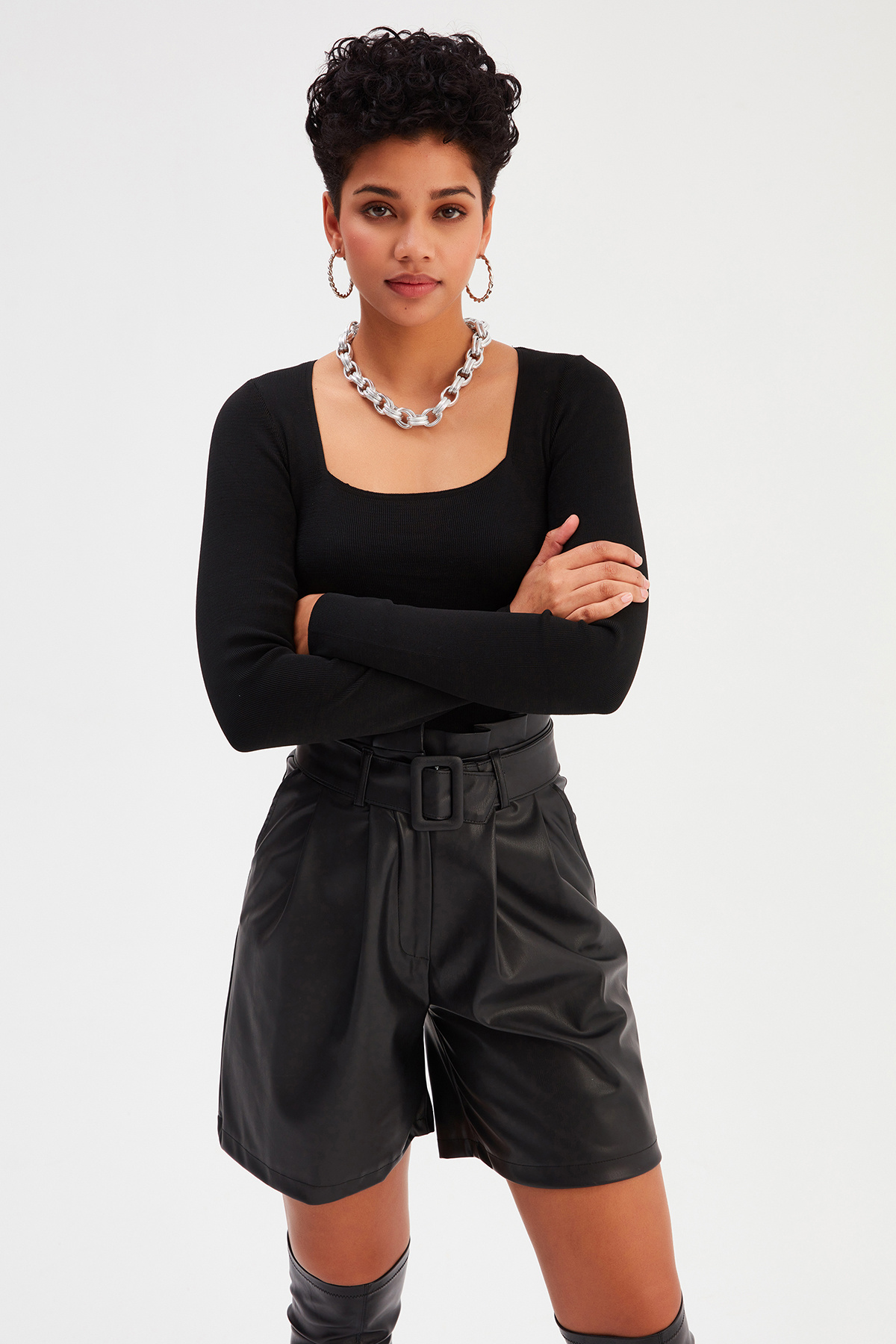 Kare Yaka Triko - SİYAH