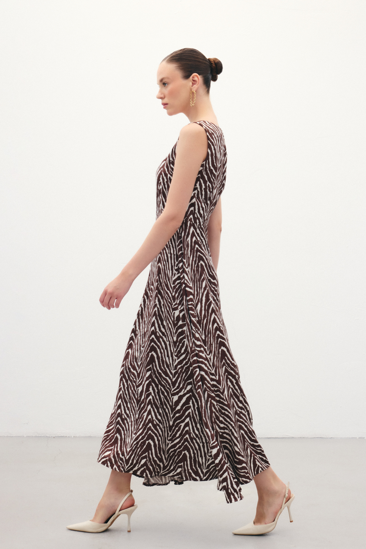 Kare Yaka Zebra Desenli Elbise - Kahve