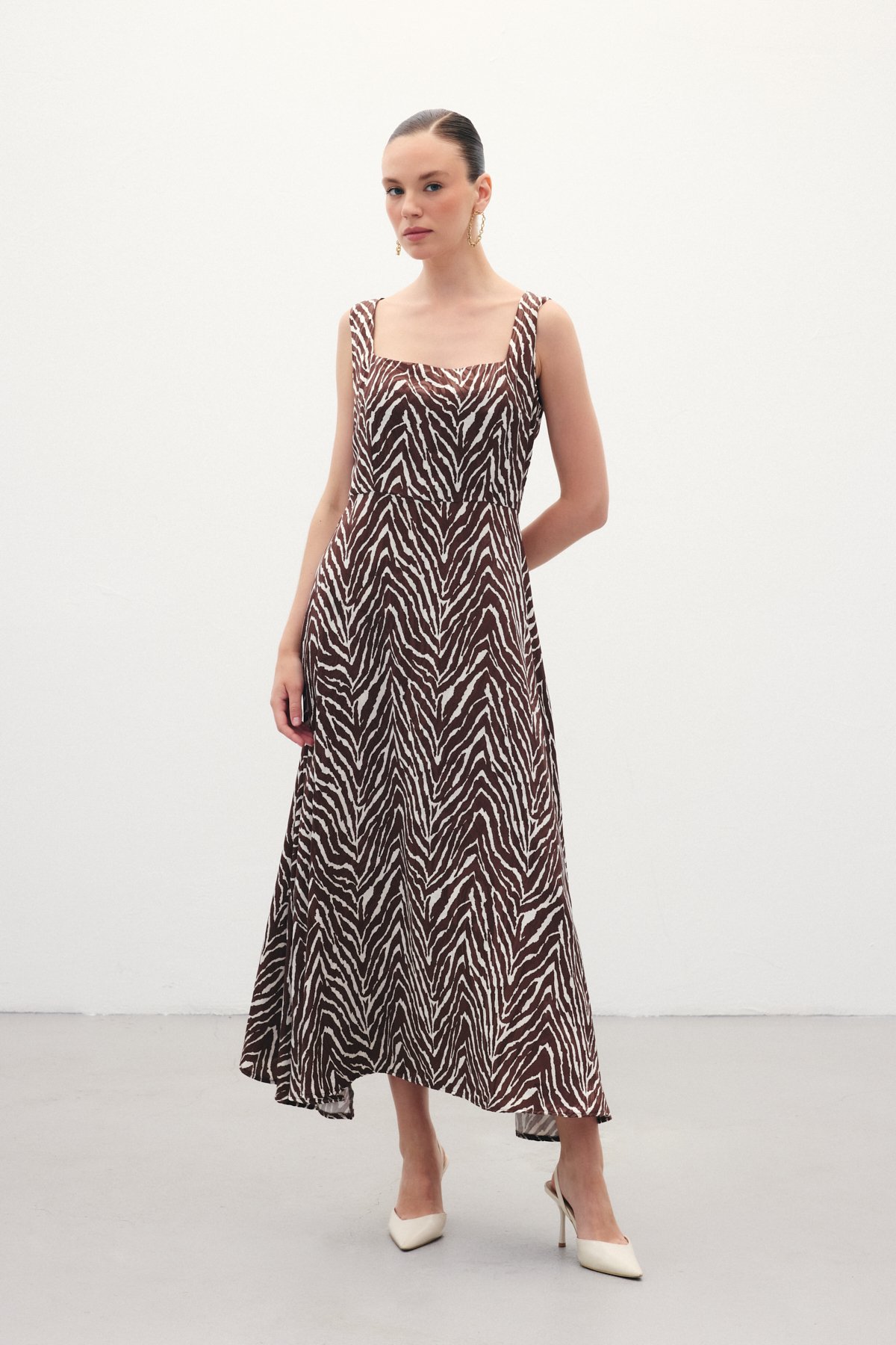 Kare Yaka Zebra Desenli Elbise - Kahve