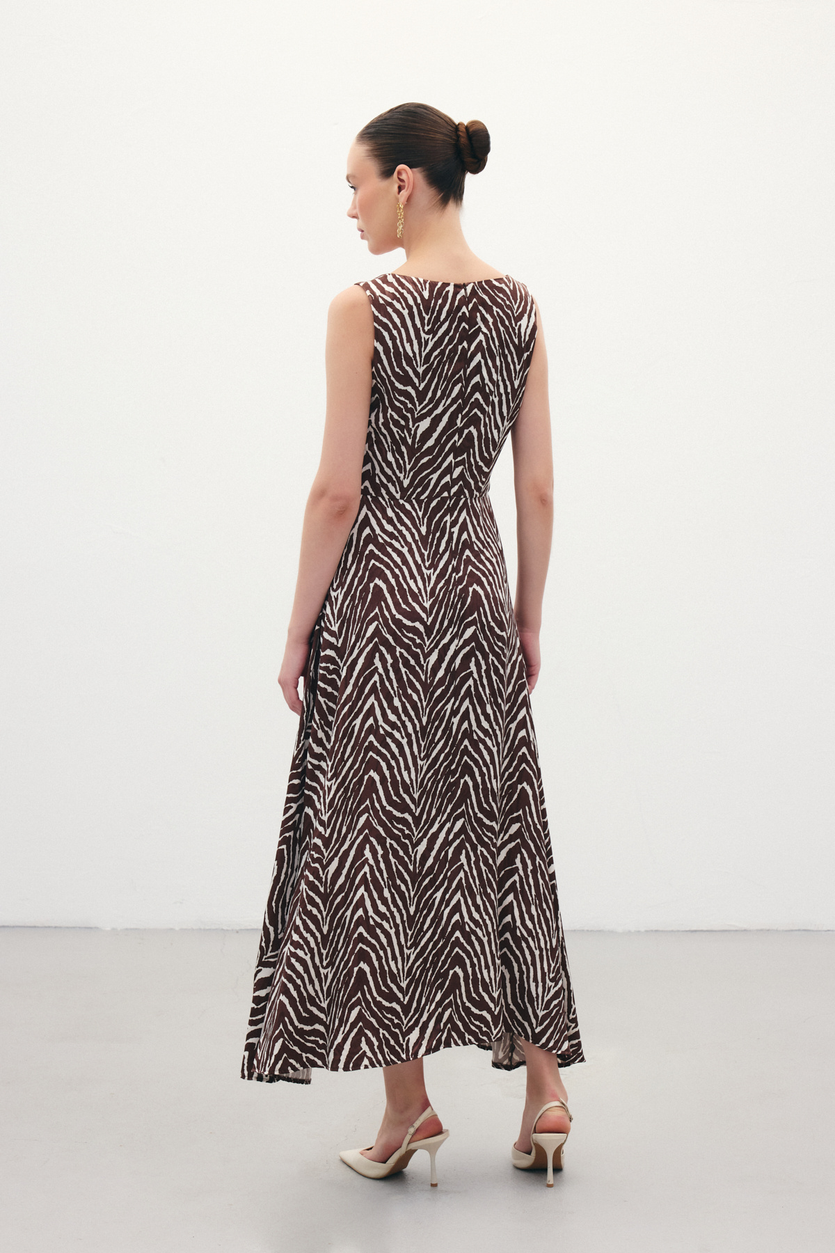 Kare Yaka Zebra Desenli Elbise - Kahve