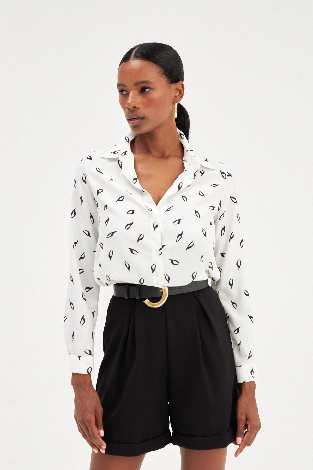 Kat Detaylı Salaş Şort - SİYAH