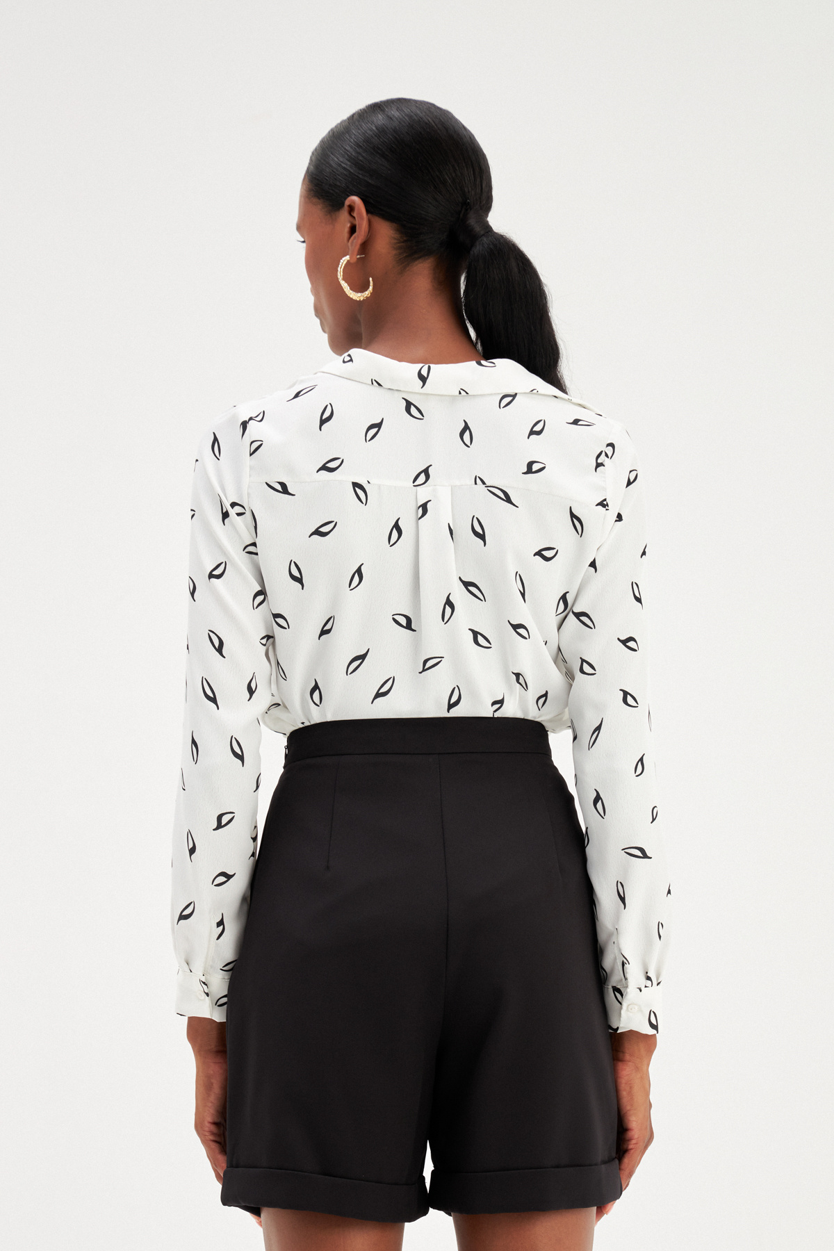 Kat Detaylı Salaş Şort - SİYAH