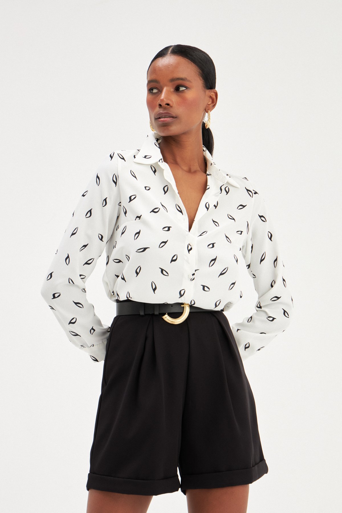 Kat Detaylı Salaş Şort - SİYAH