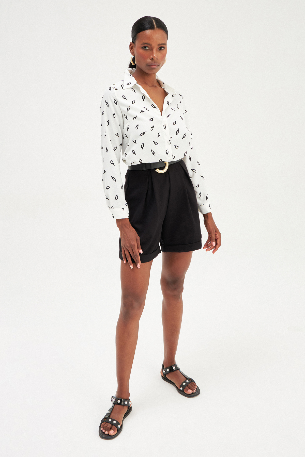 Kat Detaylı Salaş Şort - SİYAH