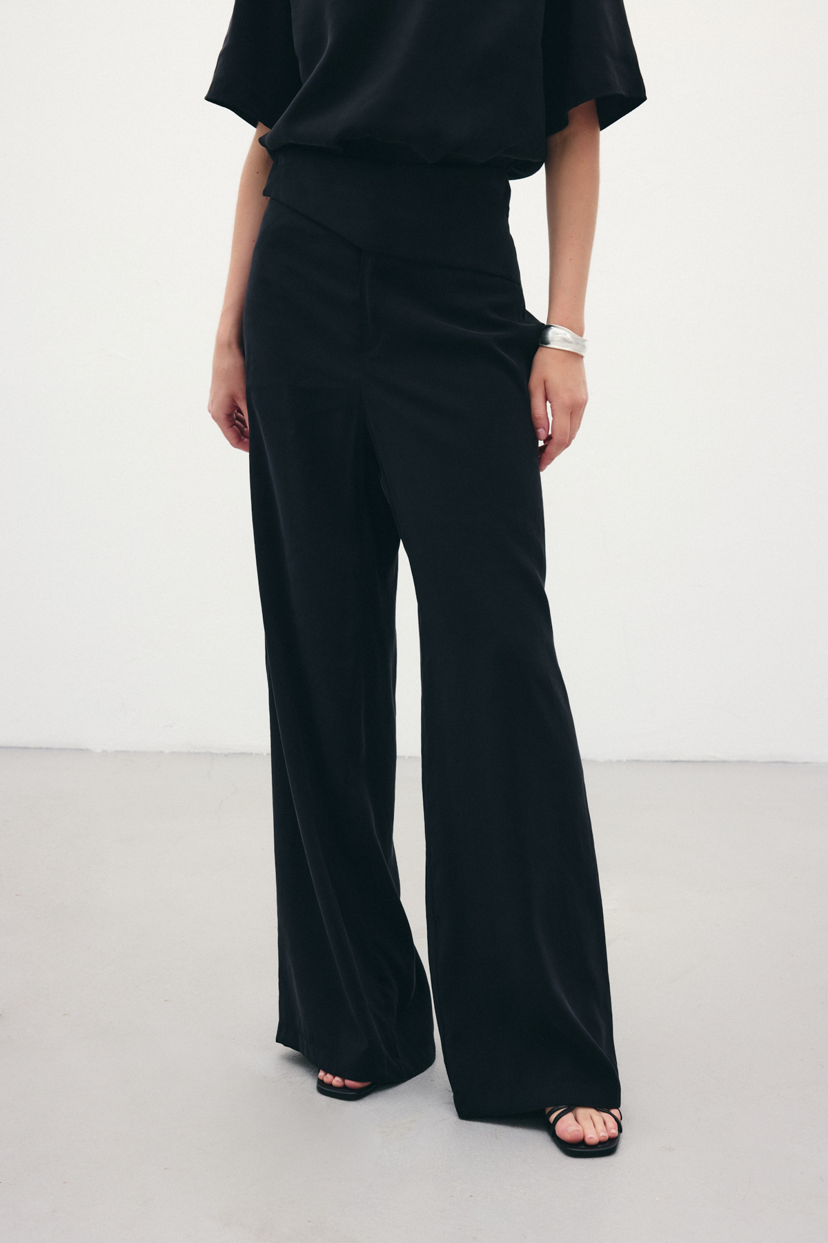 Kemer Detaylı Modal Pantolon - Siyah