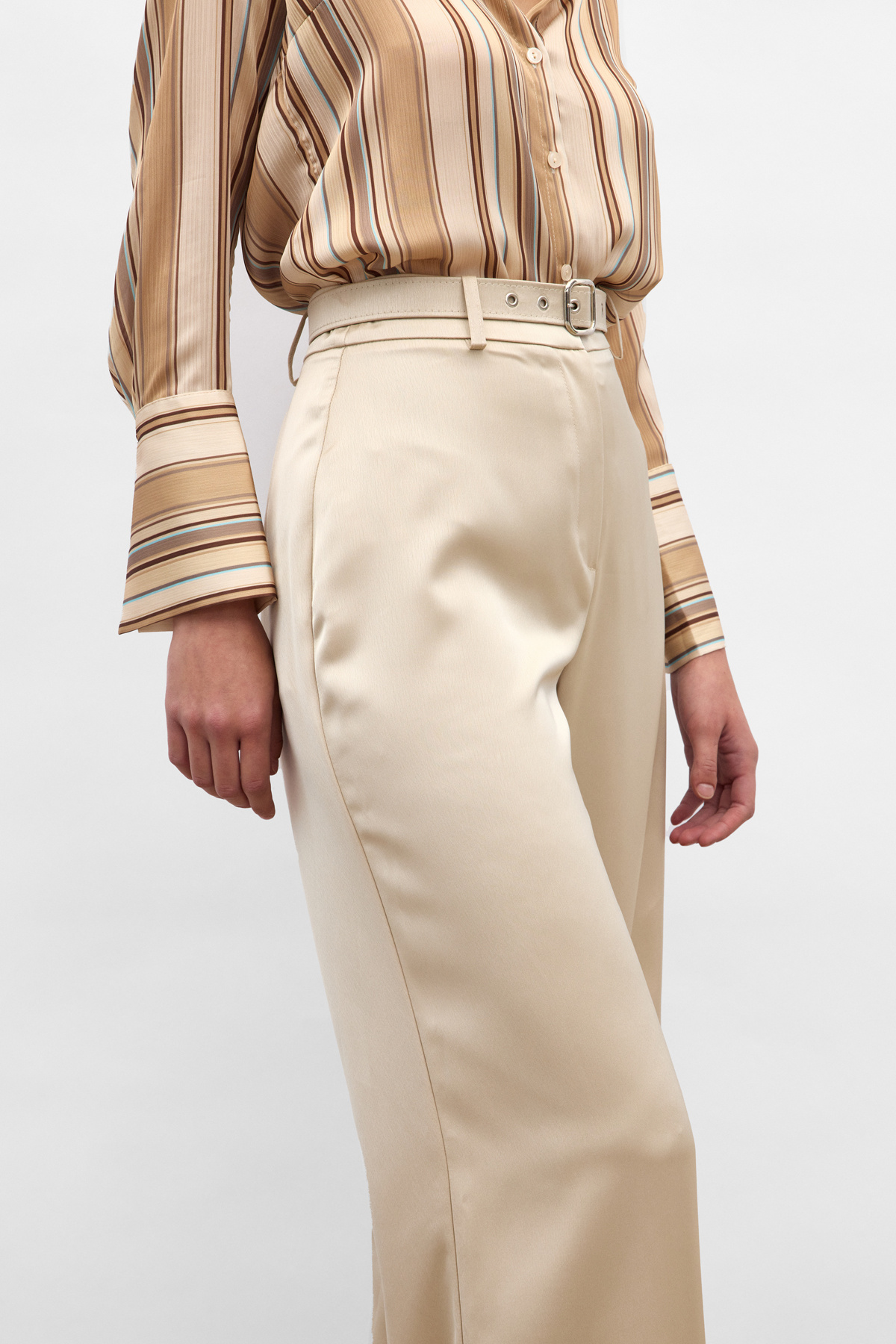 Kemer Detaylı Saten Pantolon - Bej