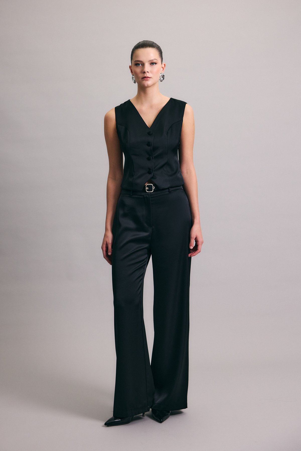 Kemer Detaylı Saten Pantolon - Siyah