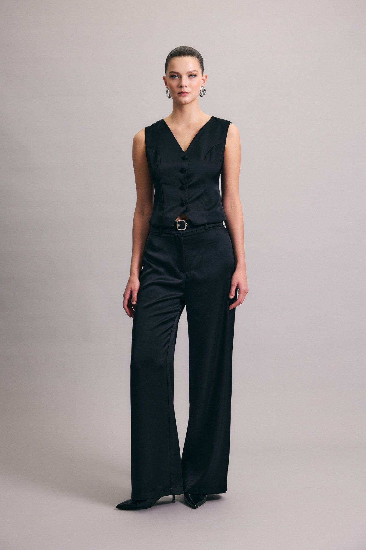 Kemer Detaylı Saten Pantolon - Siyah