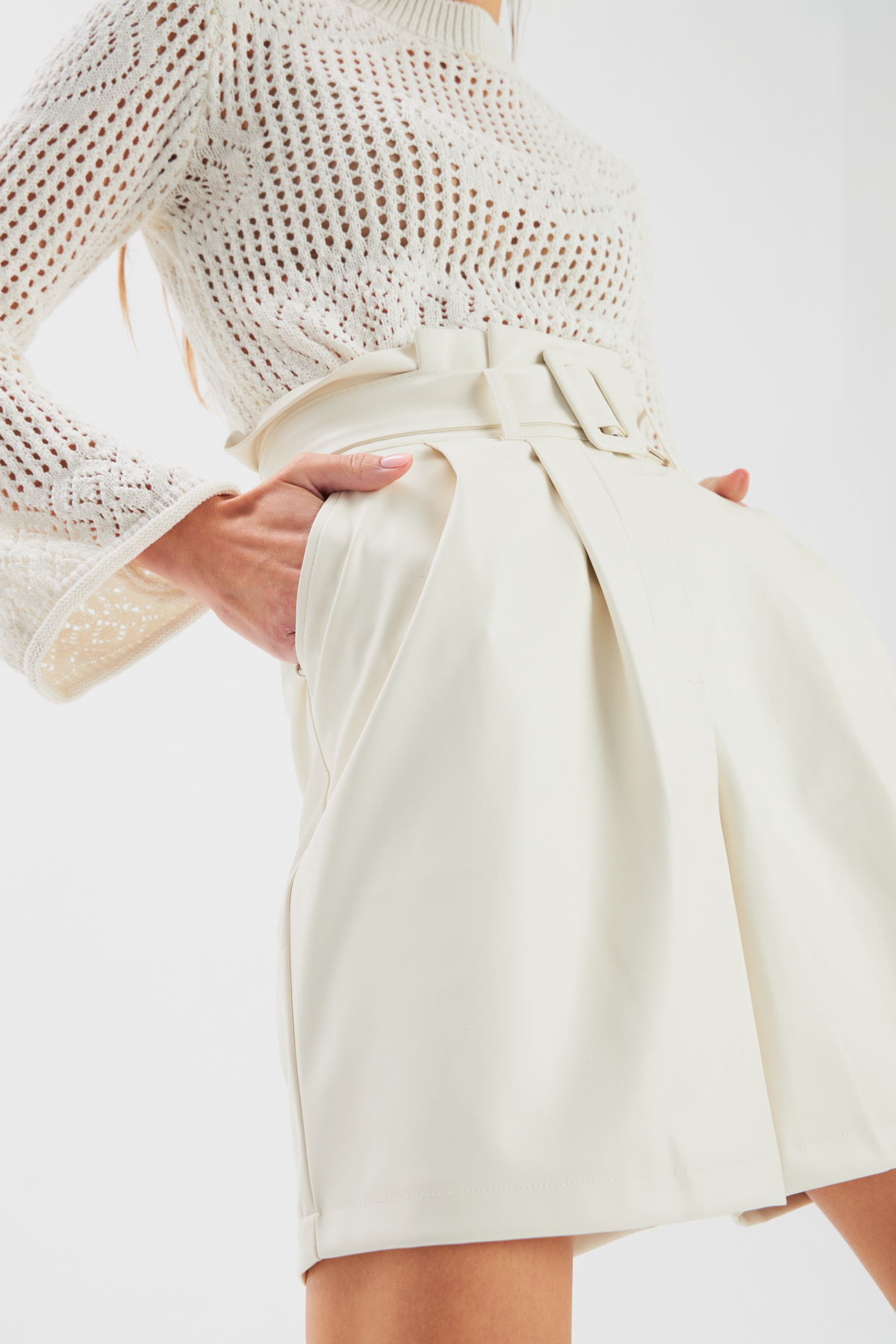 Kemerli Deri Şort - EKRU