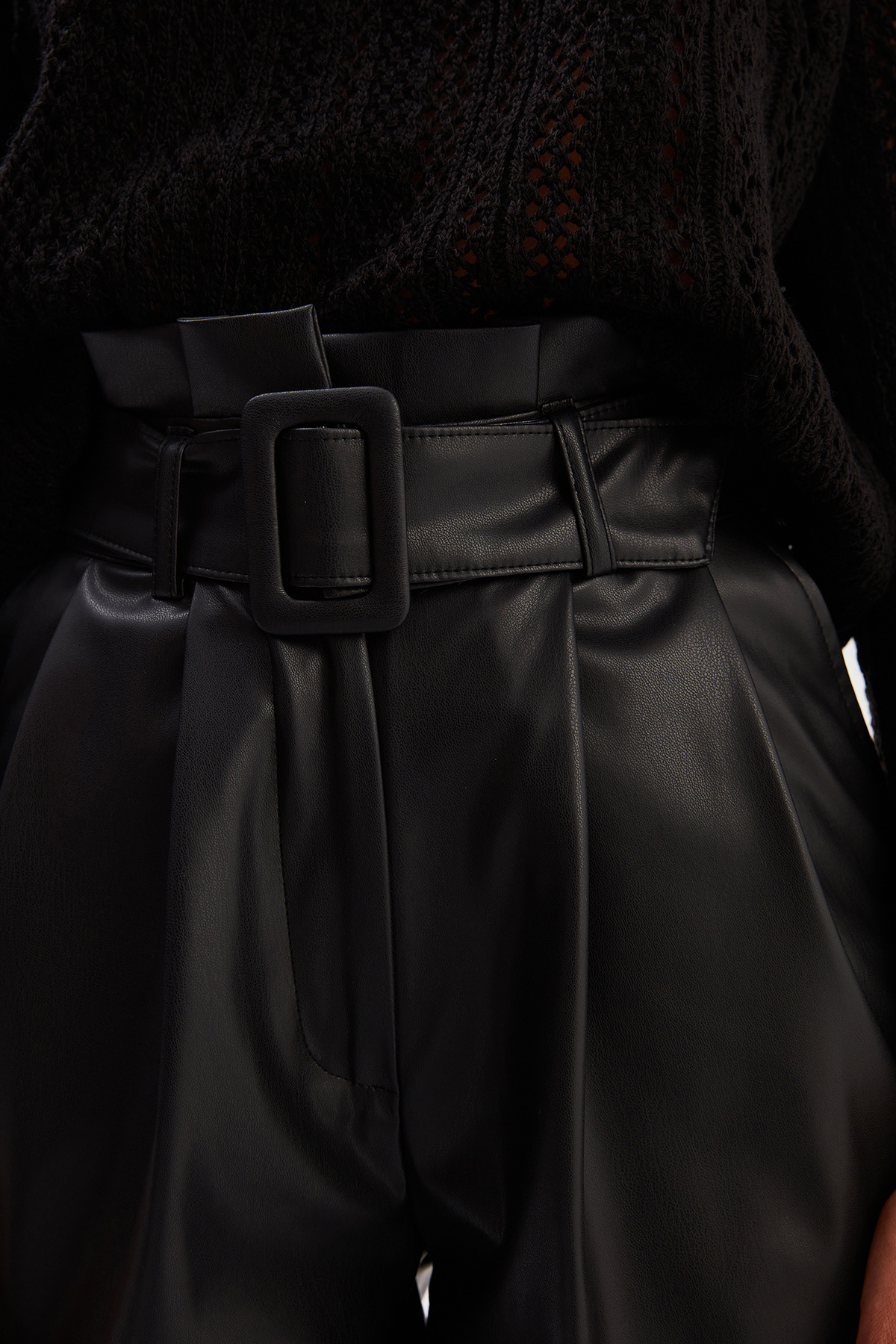 Kemerli Deri Şort - SİYAH