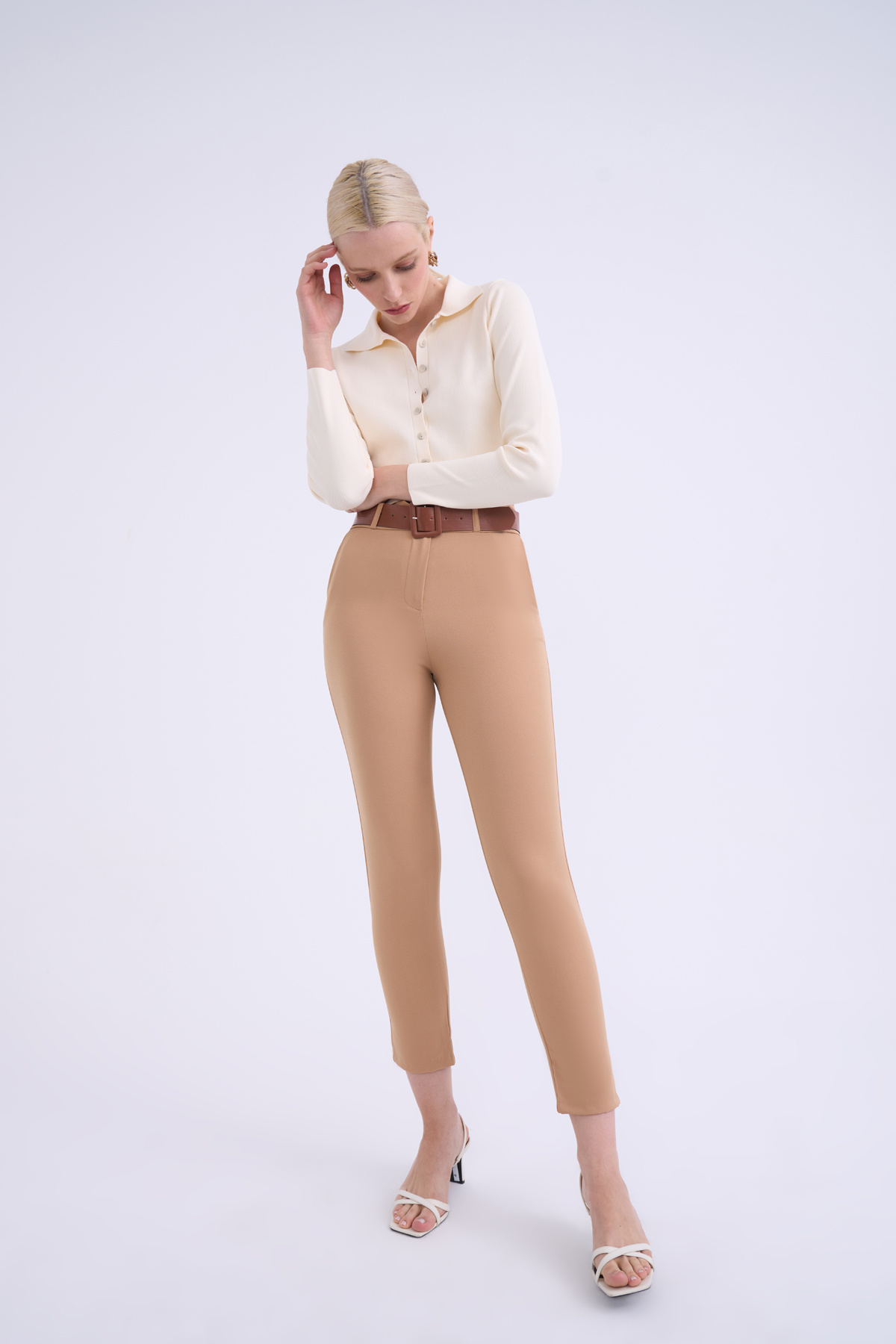 Classic trousers with belt - CAMEL