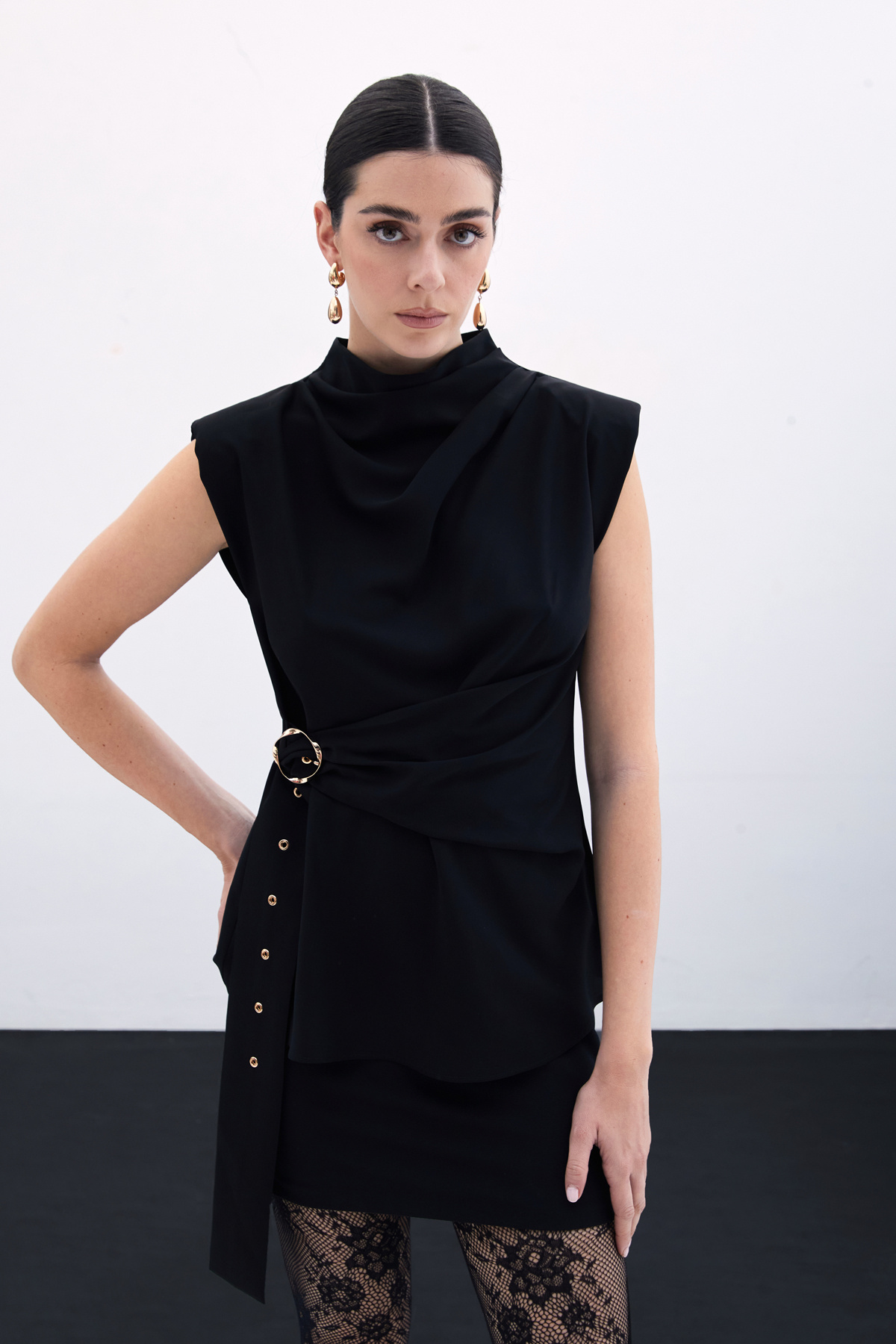 Kemerli Kolsuz Bluz - Siyah