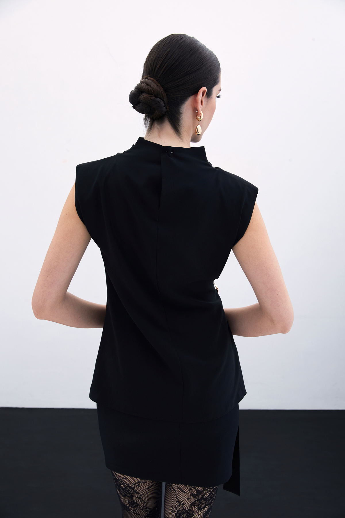 Kemerli Kolsuz Bluz - Siyah