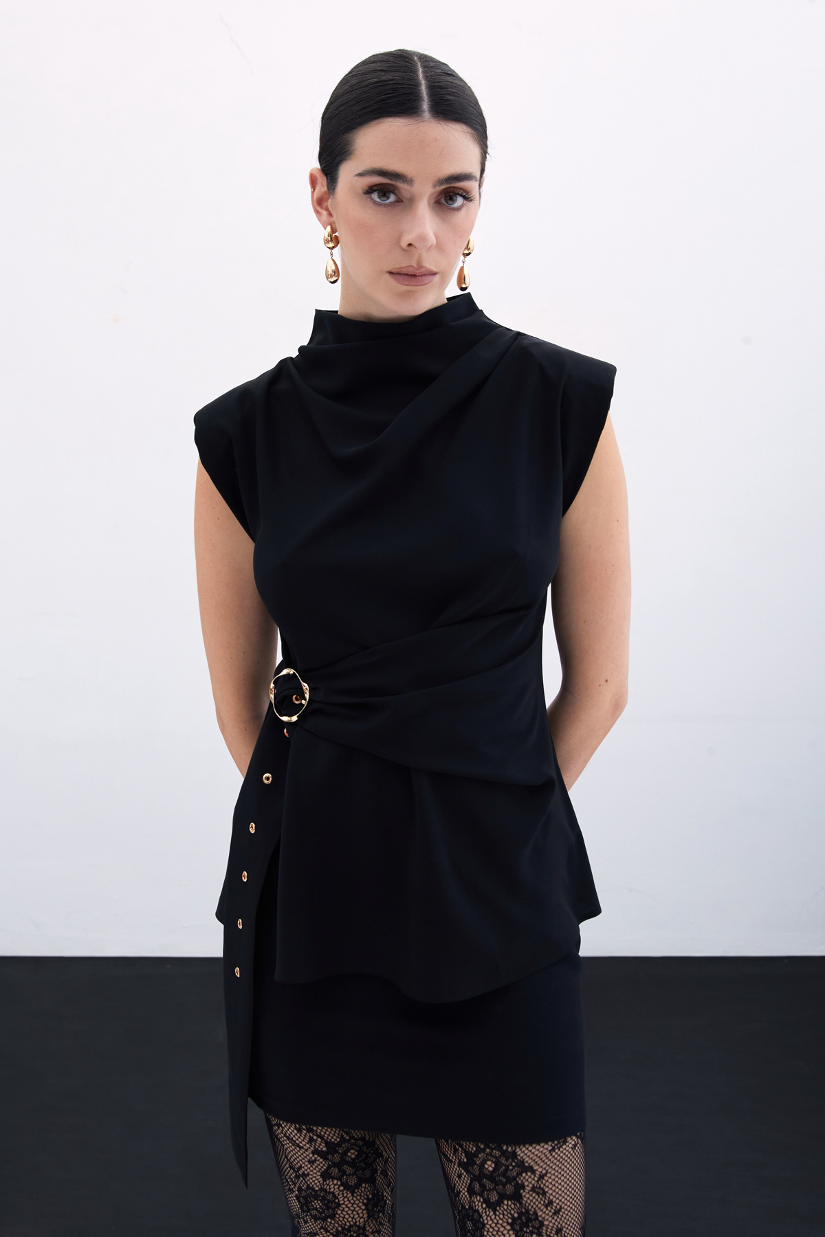 Kemerli Kolsuz Bluz - Siyah