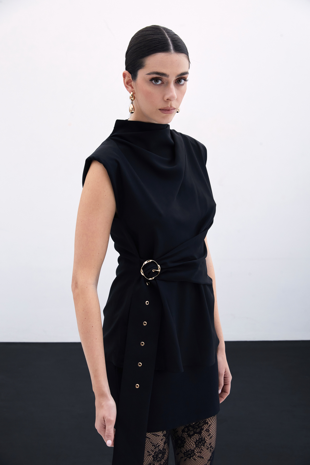 Kemerli Kolsuz Bluz - Siyah