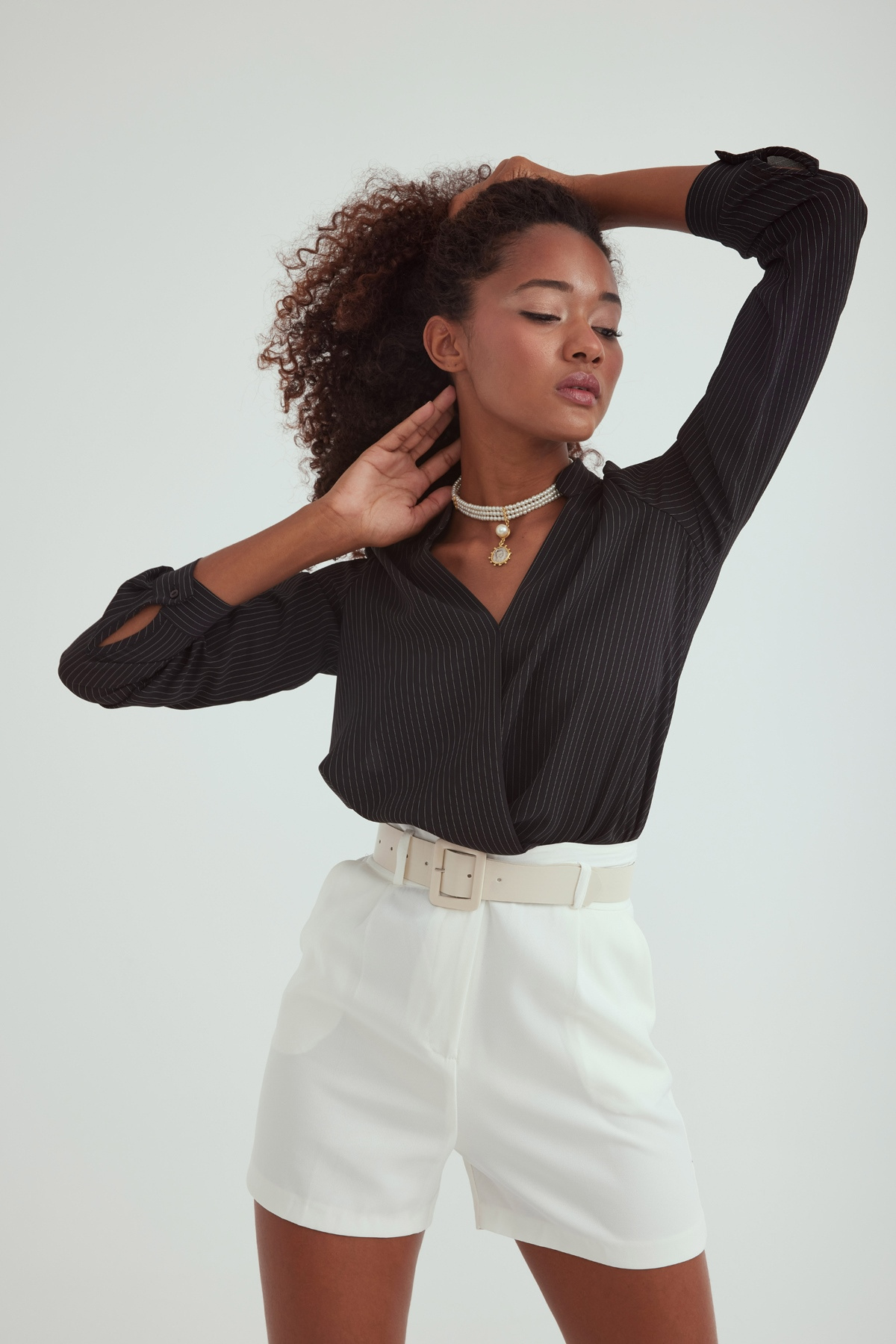 Kemerli mini şort - EKRU