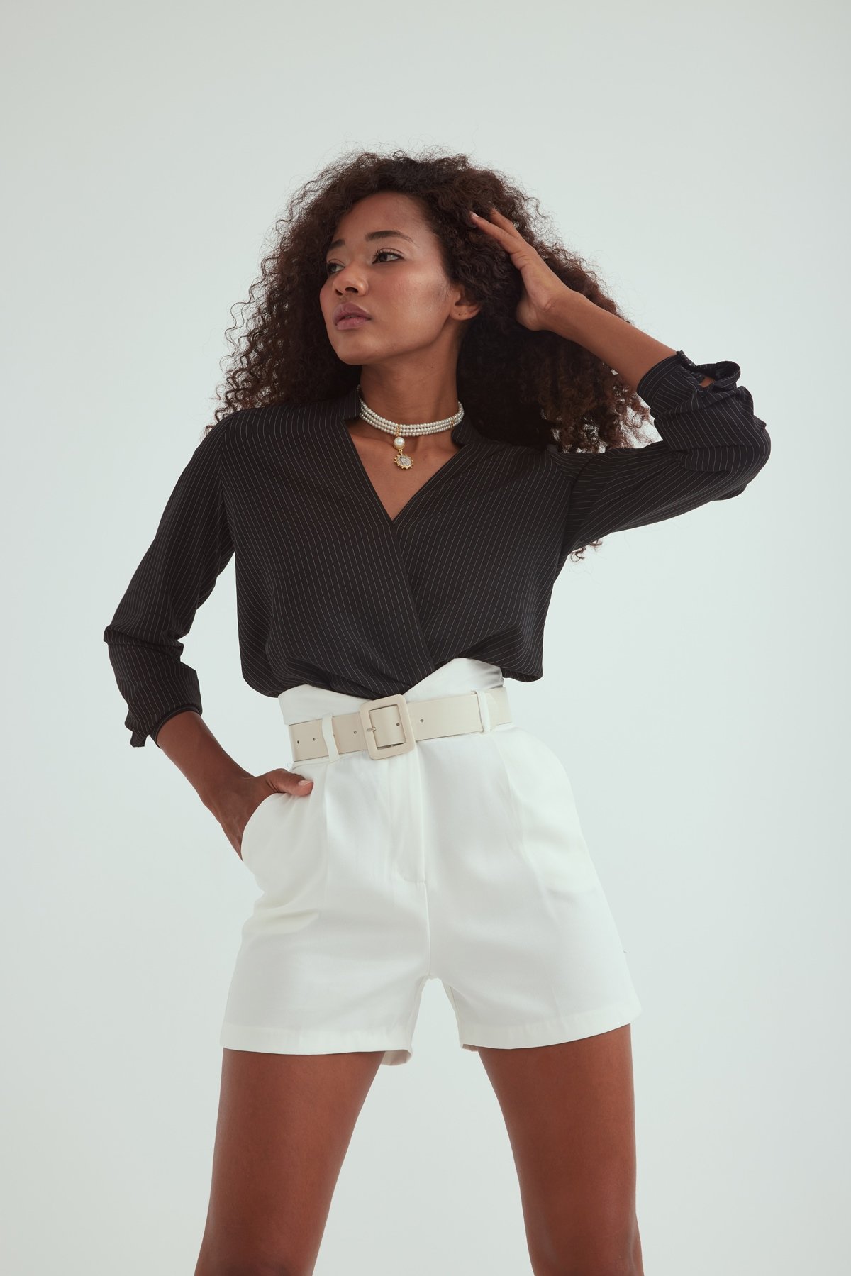 Kemerli mini şort - EKRU