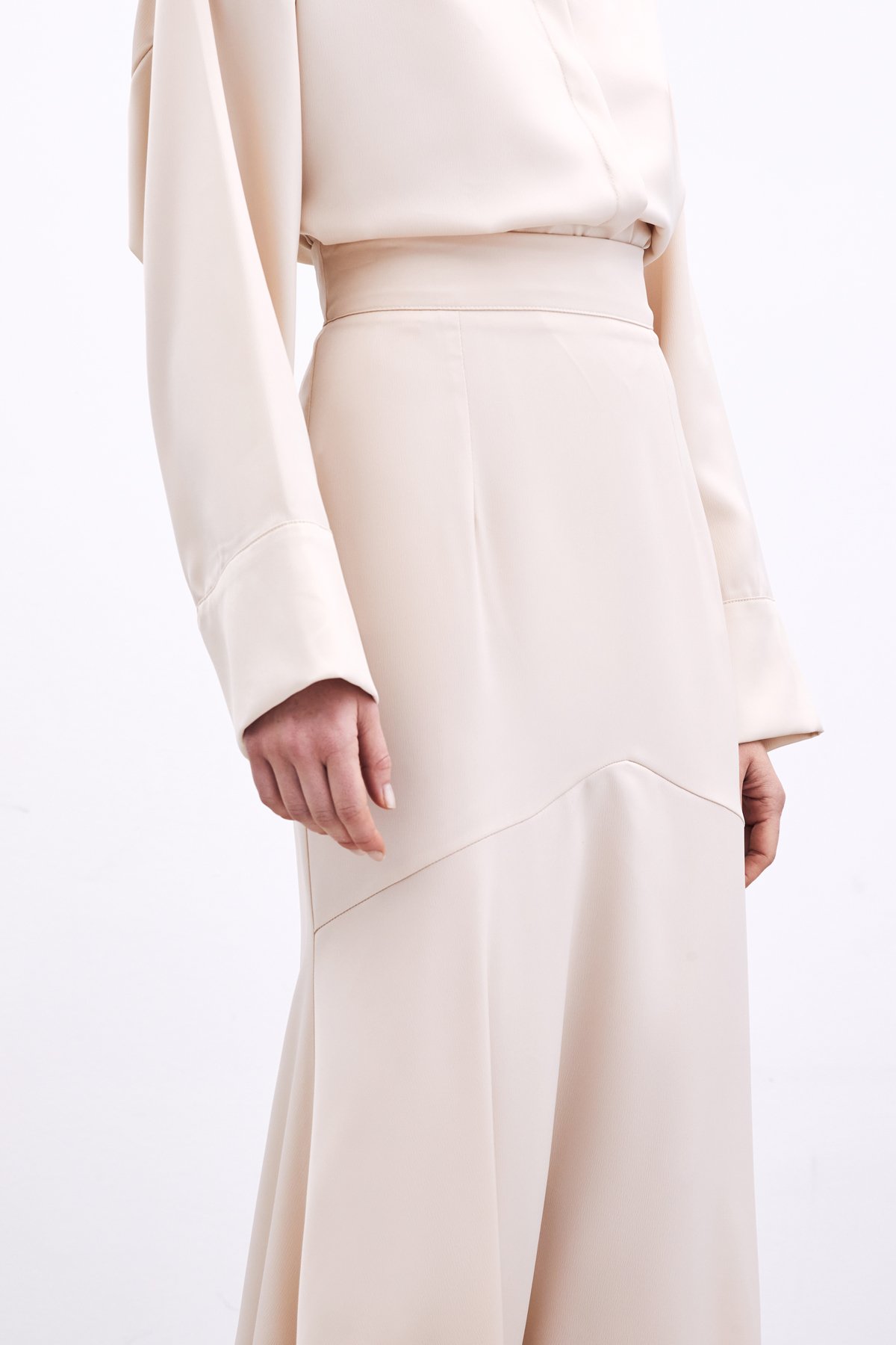 Kesik Detaylı Saten Etek - Bej