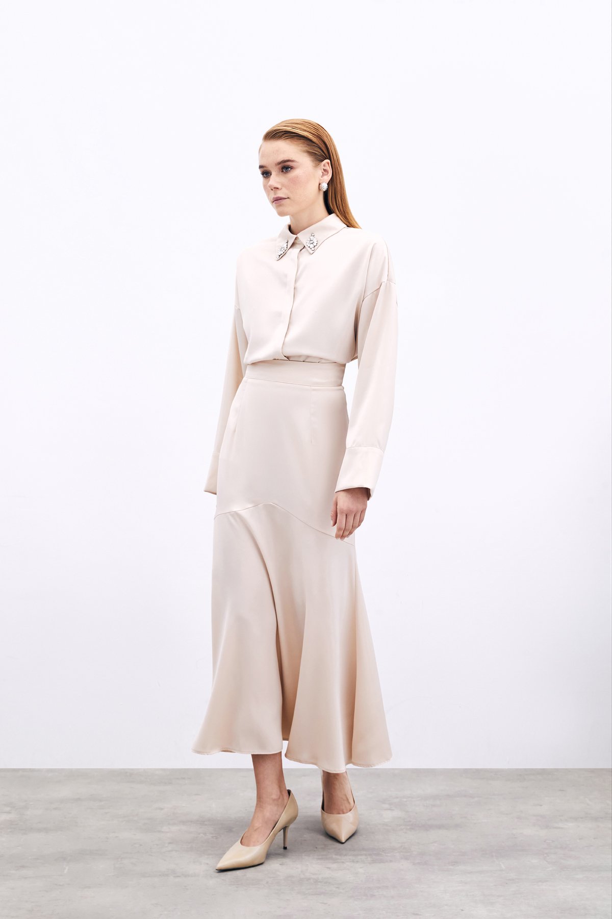 Kesik Detaylı Saten Etek - Bej