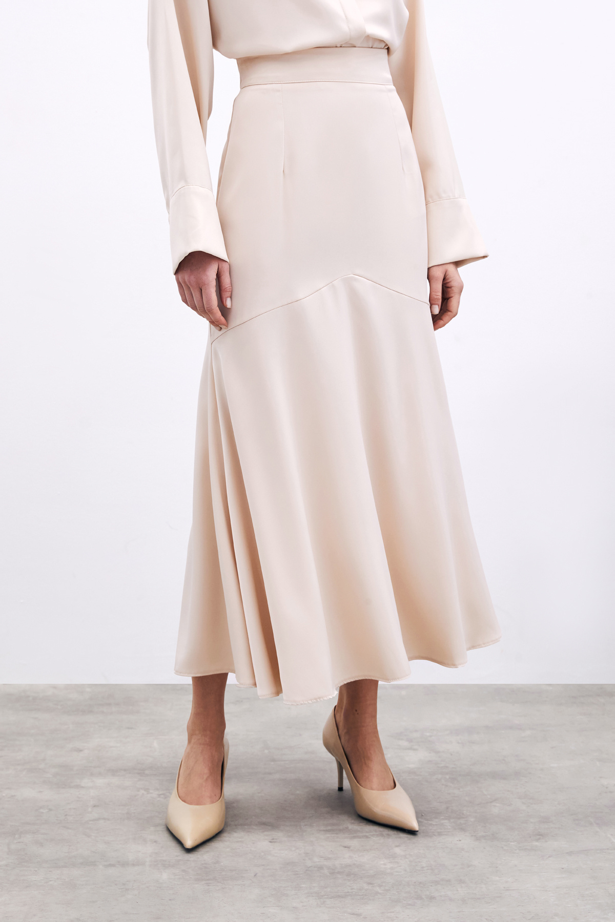 Kesik Detaylı Saten Etek - Bej