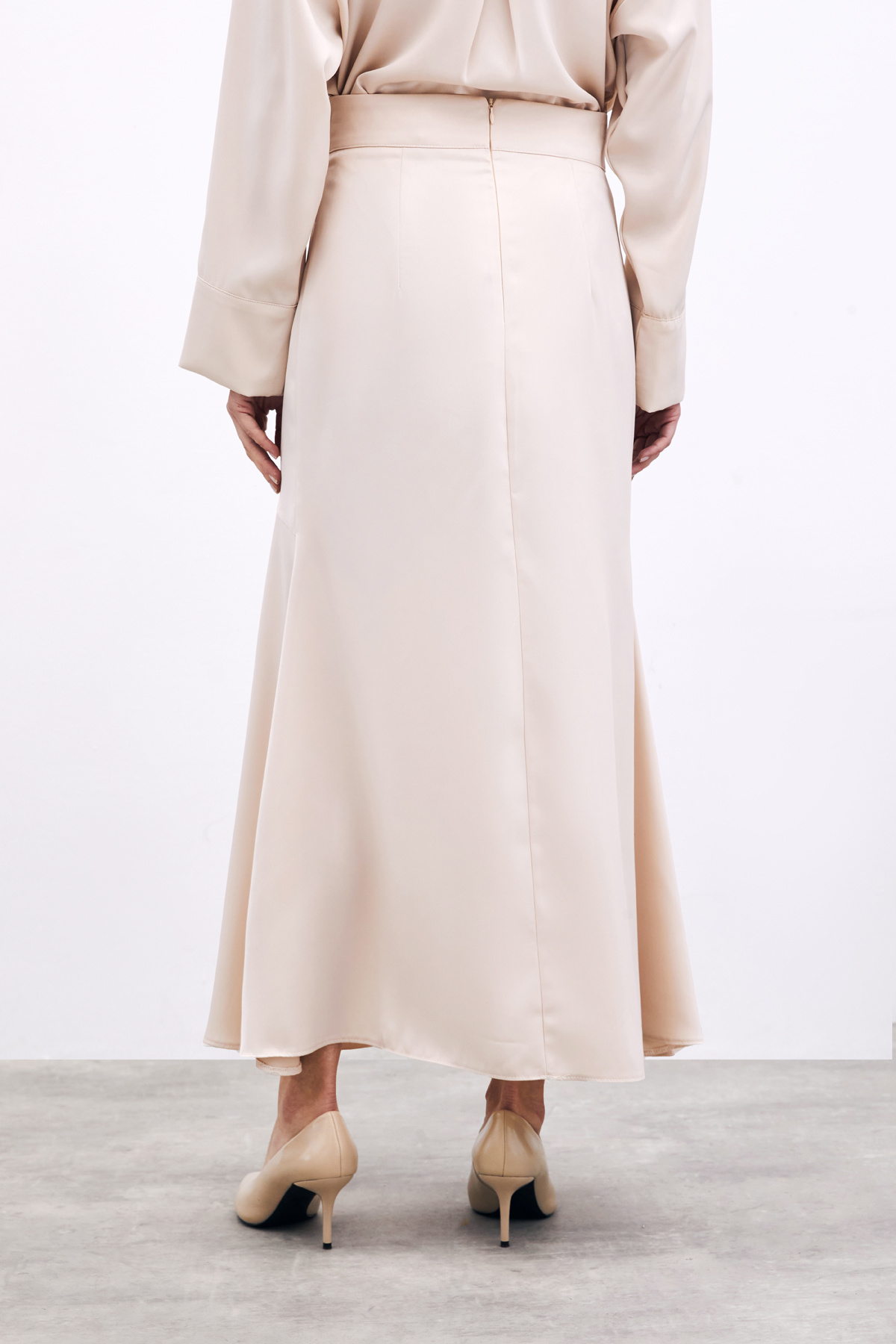 Kesik Detaylı Saten Etek - Bej
