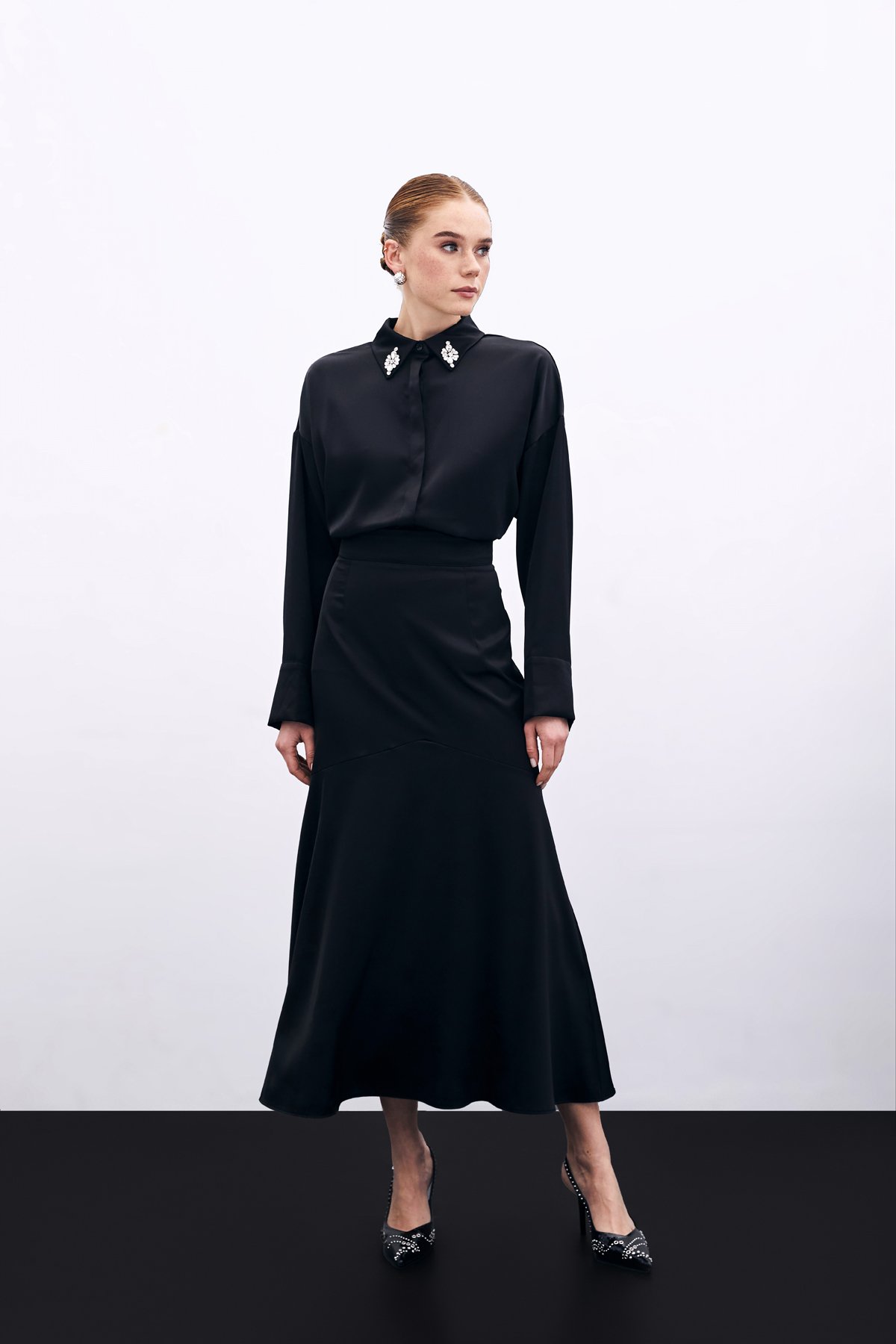 Kesik Detaylı Saten Etek - Siyah