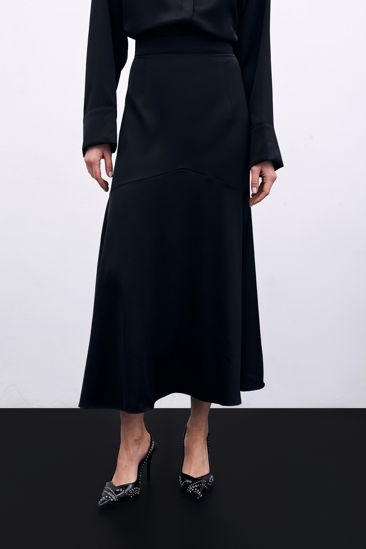 Kesik Detaylı Saten Etek - Siyah