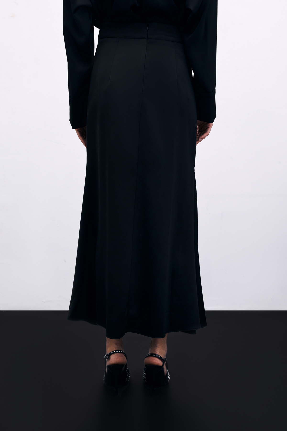 Kesik Detaylı Saten Etek - Siyah