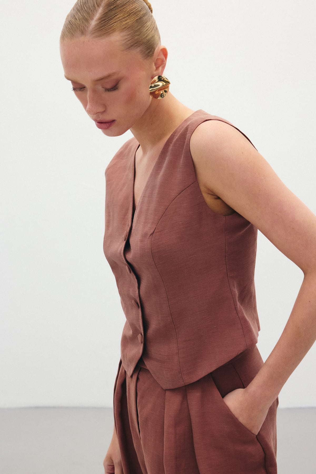 Linen Vest - Brown
