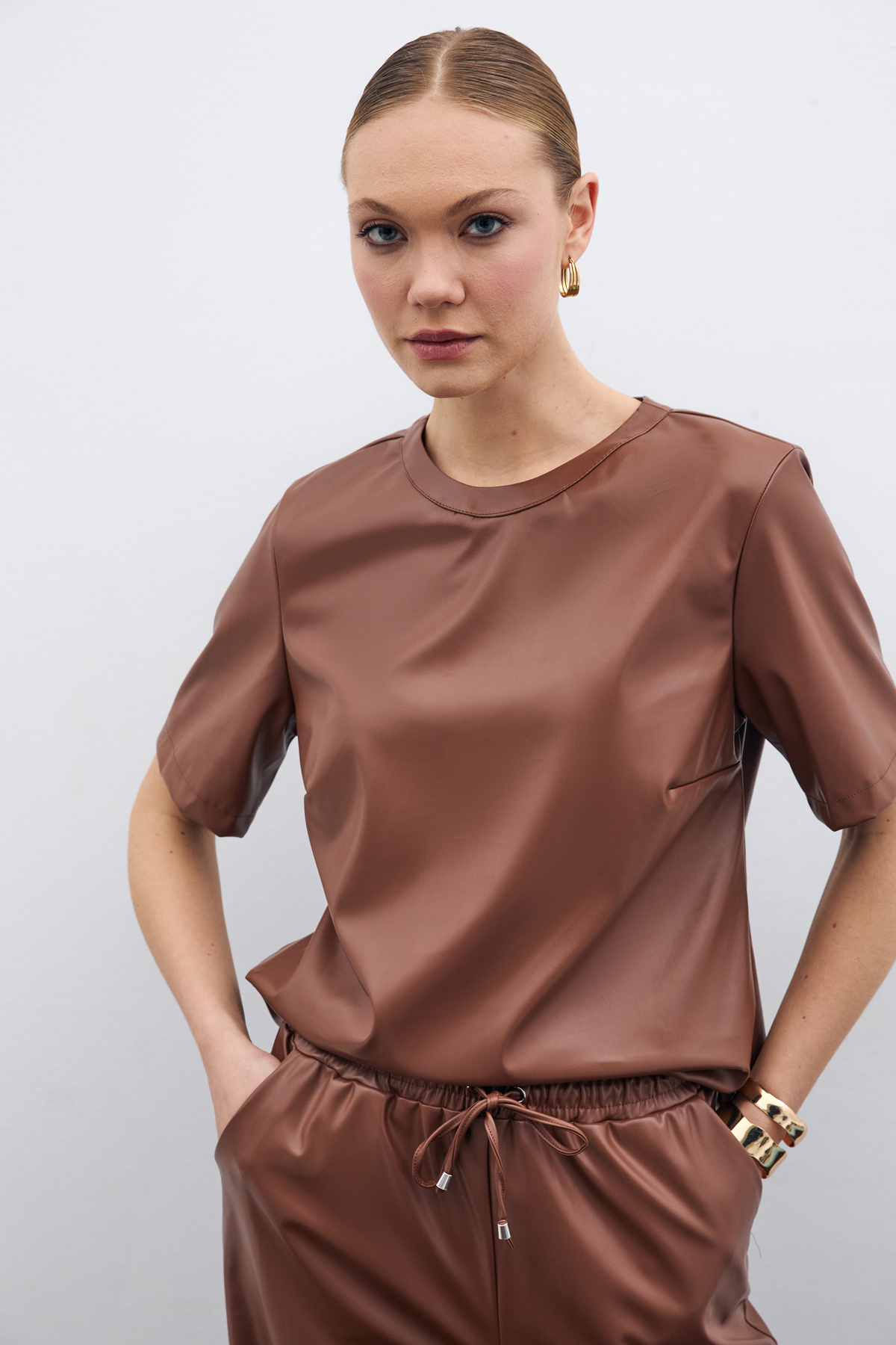 Kısa Kol Deri Bluz - Kahve