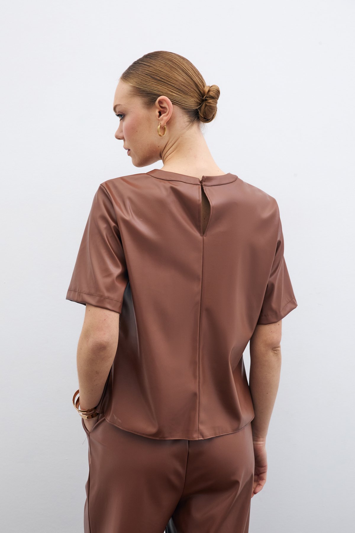 Kısa Kol Deri Bluz - Kahve