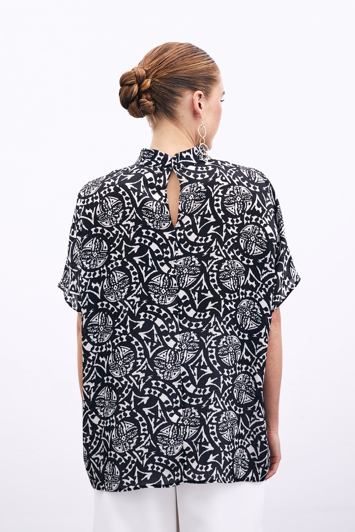 Kısa Kol Desenli Bluz - Siyah