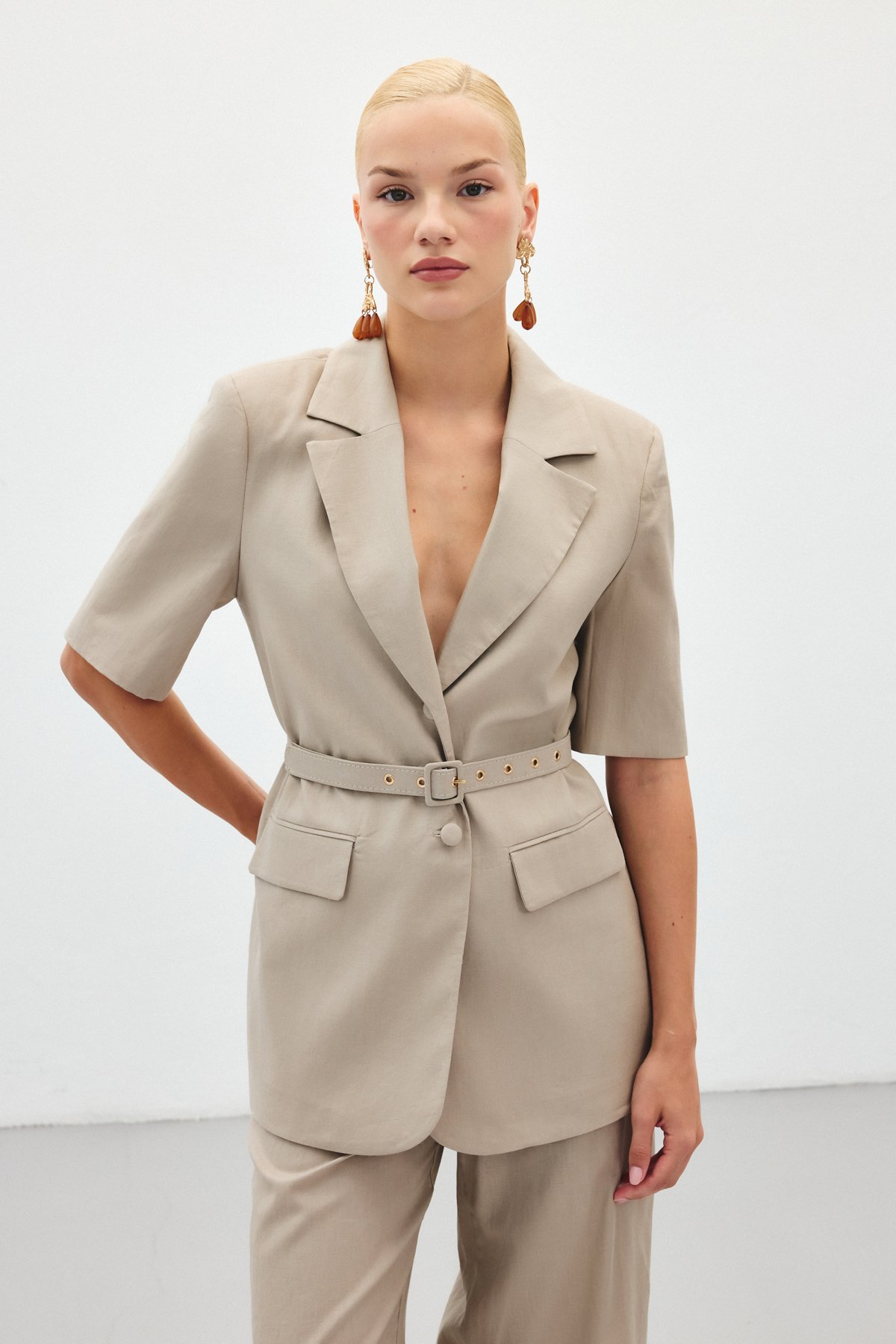 Kısa Kollu Kemerli Ceket - Vizon