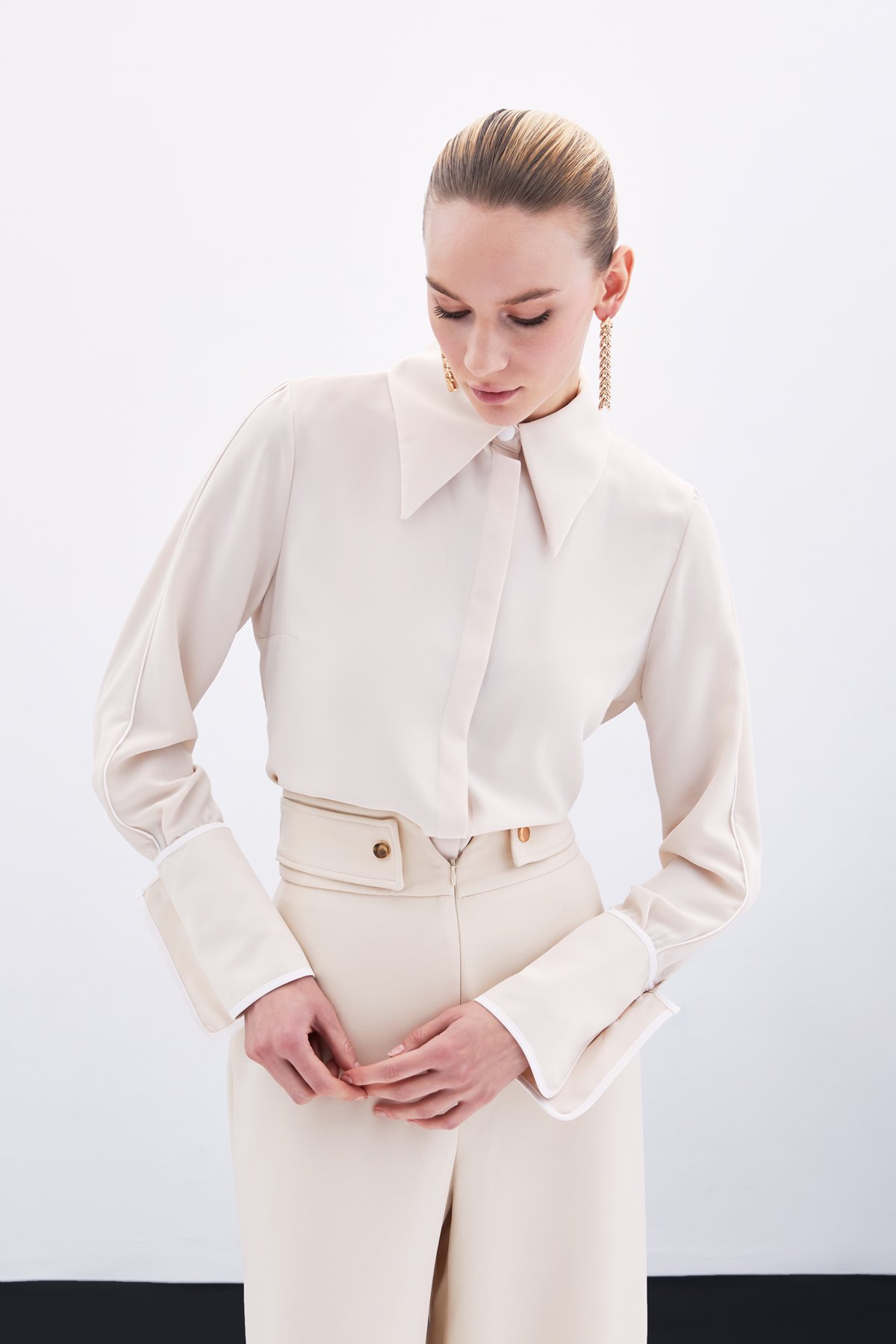 Klasik Manşetli Kontrast Gömlek - Bej