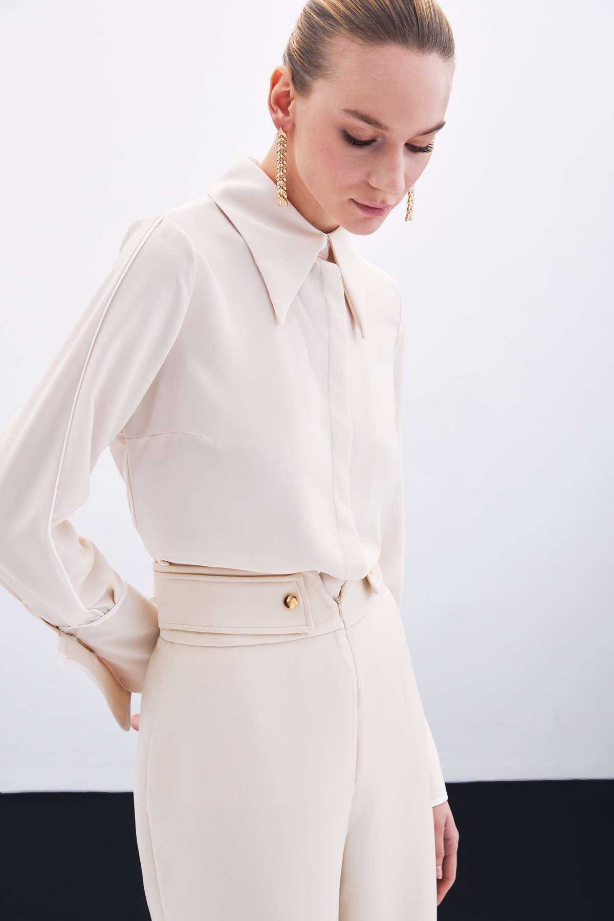 Klasik Manşetli Kontrast Gömlek - Bej