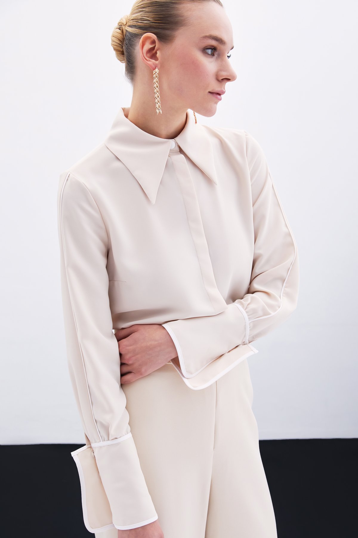 Klasik Manşetli Kontrast Gömlek - Bej