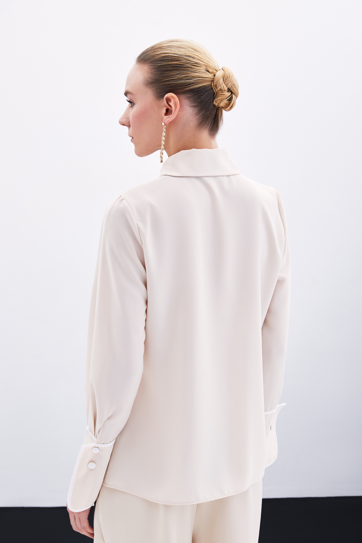 Klasik Manşetli Kontrast Gömlek - Bej