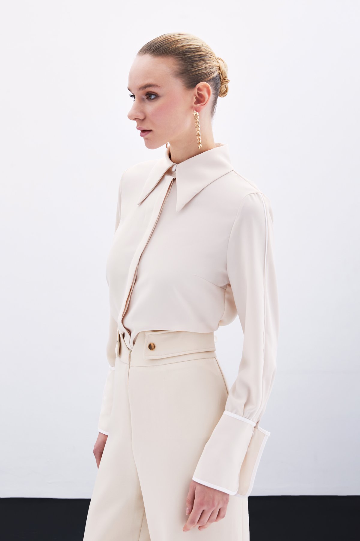 Klasik Manşetli Kontrast Gömlek - Bej