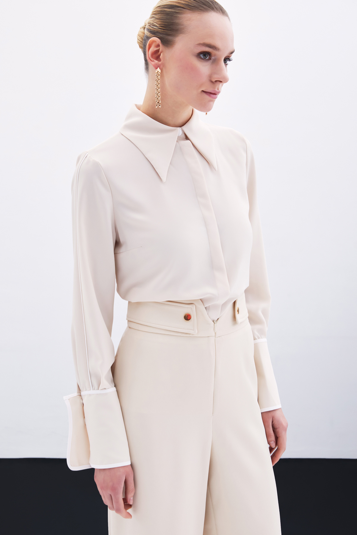 Klasik Manşetli Kontrast Gömlek - Bej