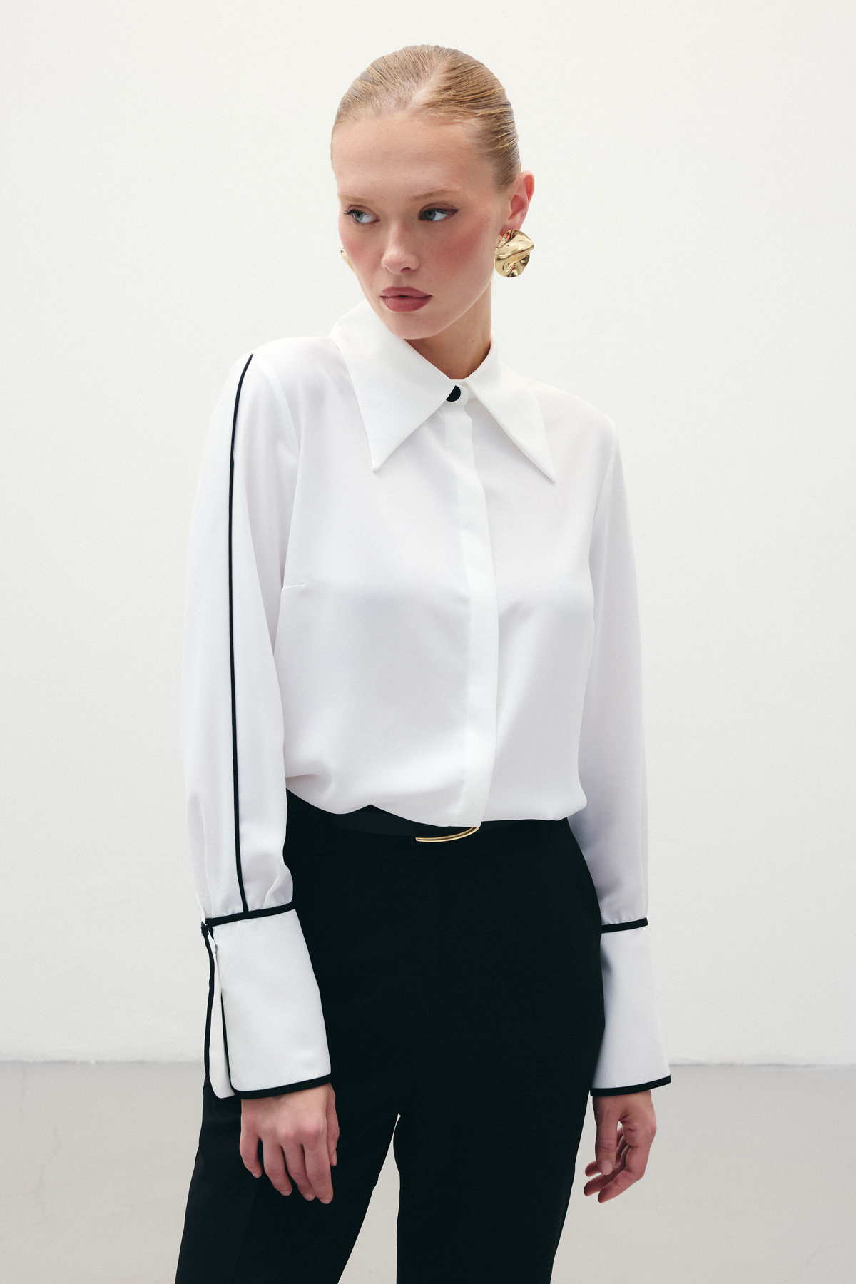 Klasik Manşetli Kontrast Gömlek - Ekru