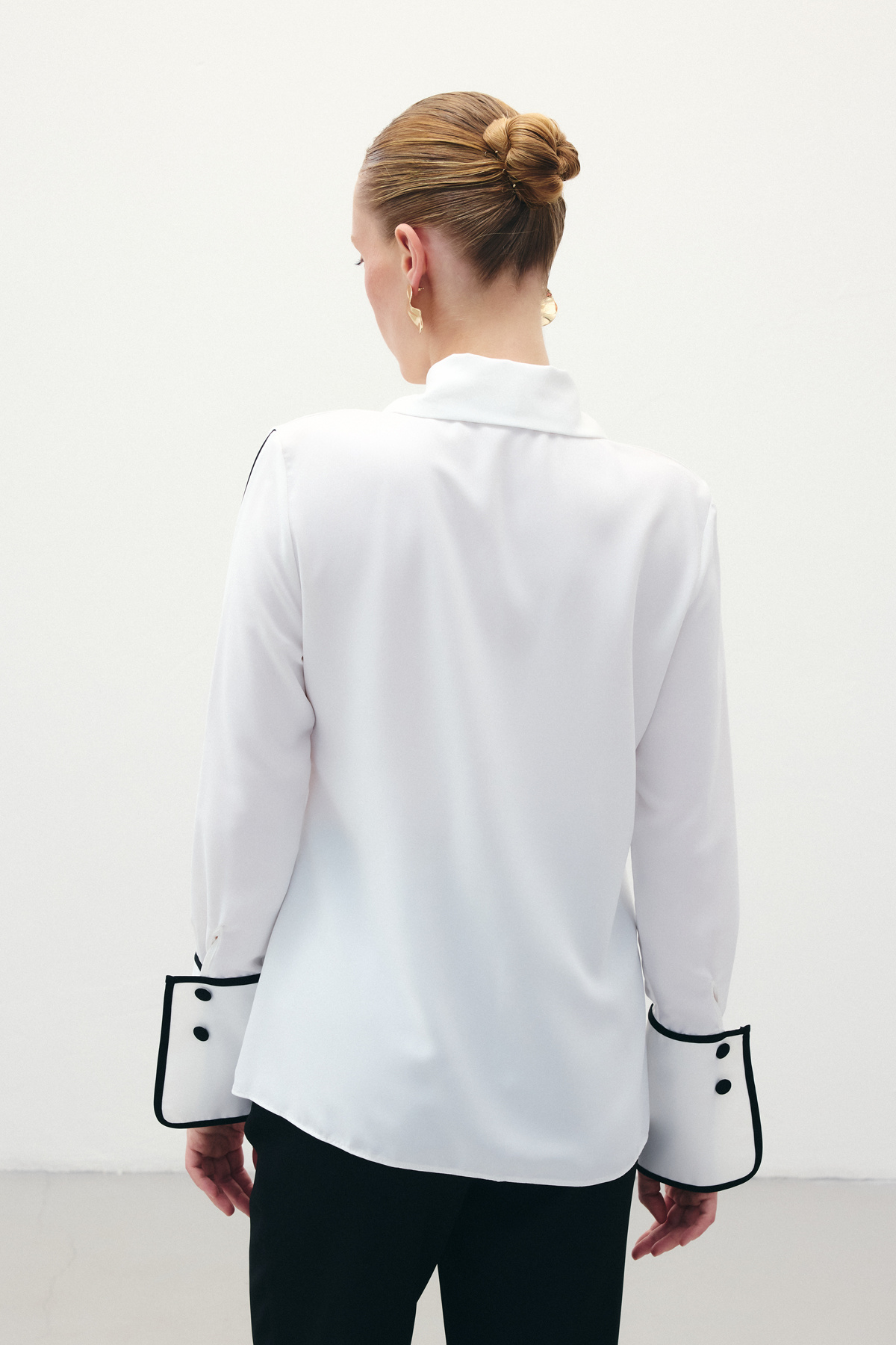 Klasik Manşetli Kontrast Gömlek - Ekru