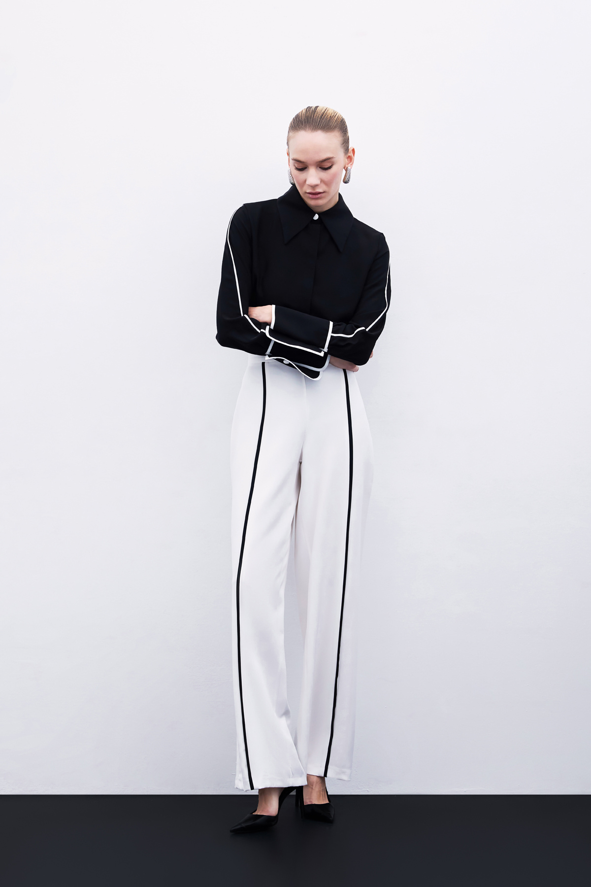 Klasik Manşetli Kontrast Gömlek - Siyah