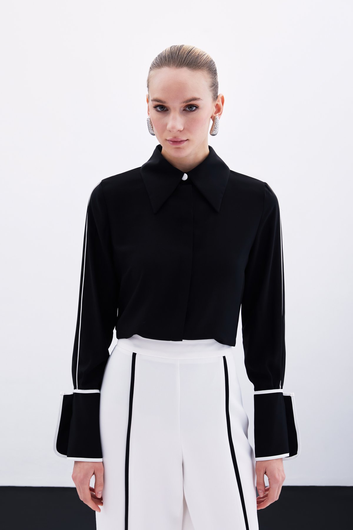 Klasik Manşetli Kontrast Gömlek - Siyah