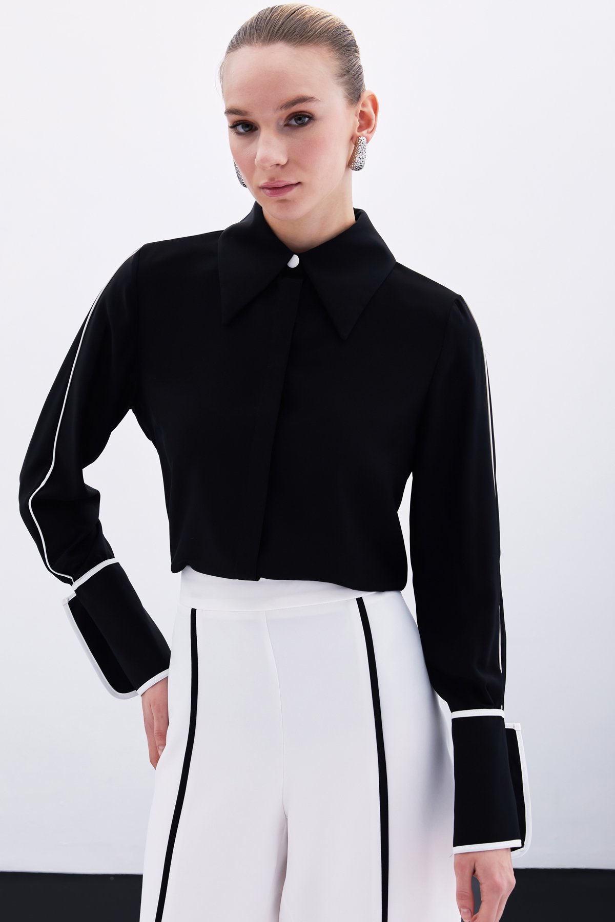 Klasik Manşetli Kontrast Gömlek - Siyah