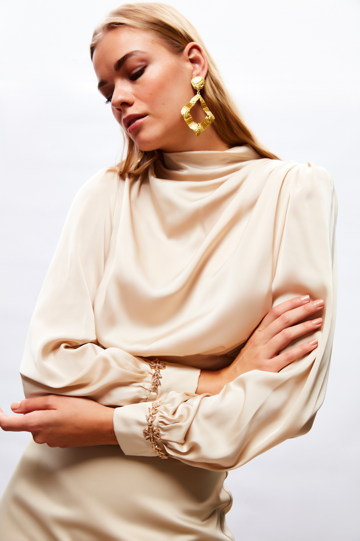 Kol Aksesuar Detaylı Bluz - BEJ