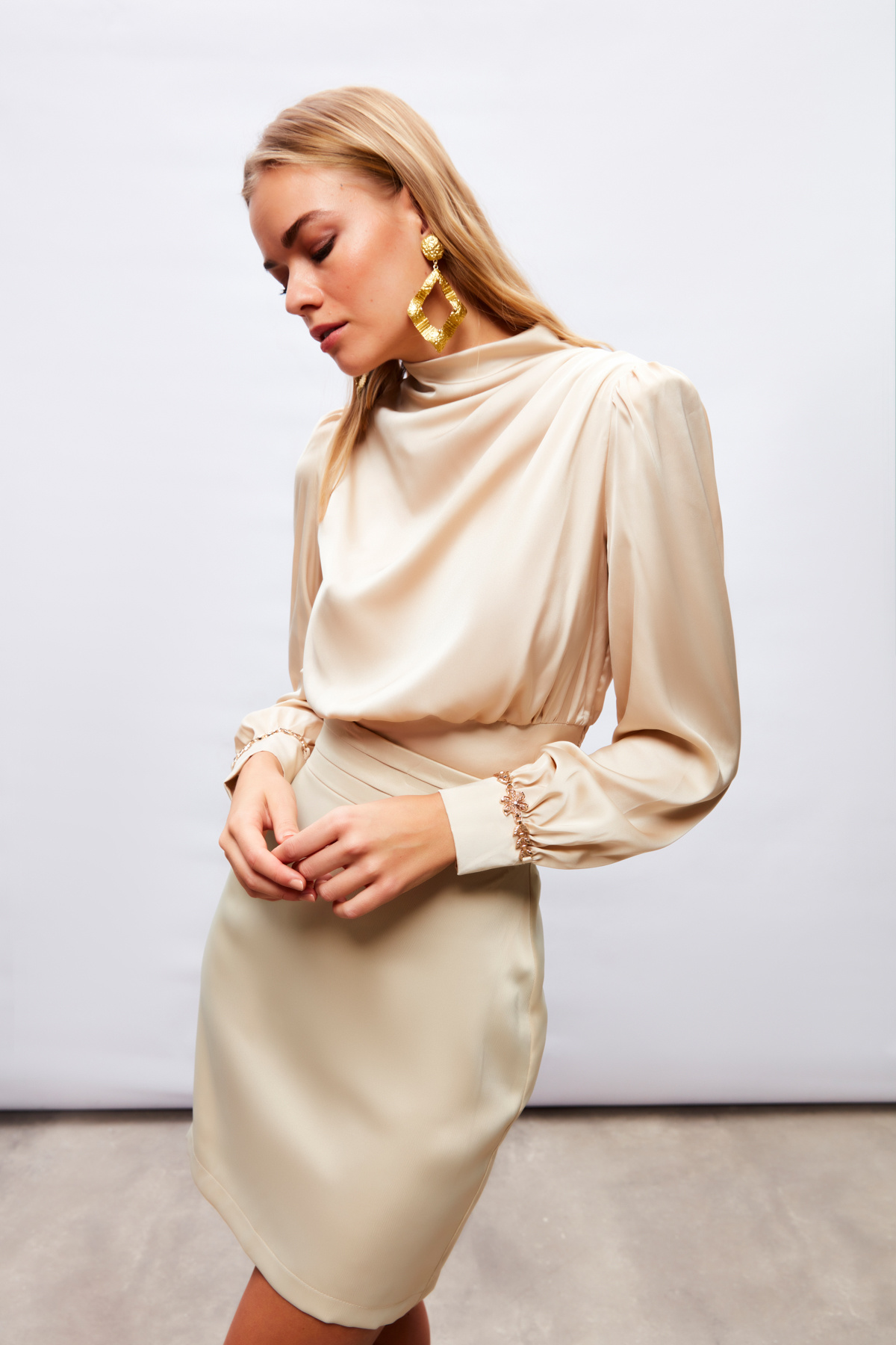 Kol Aksesuar Detaylı Bluz - BEJ